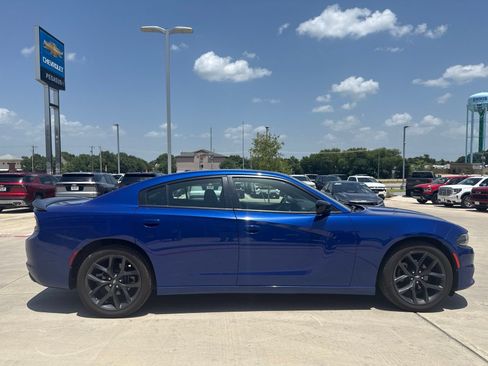 Used 2022 Dodge Charger SXT w/ Blacktop Package RWD image 5