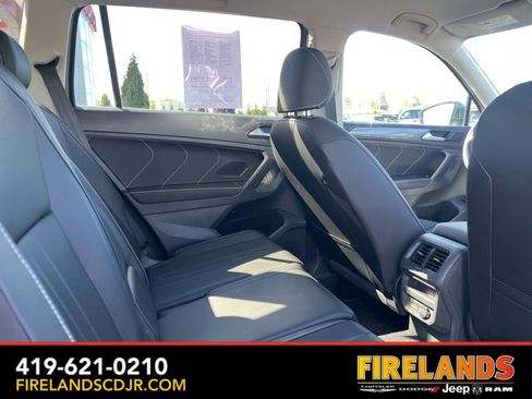 Used 2022 Volkswagen Tiguan SE image 32