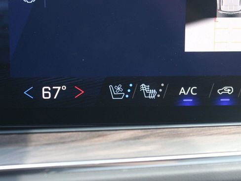 Used 2025 Chevrolet Tahoe Premier AWD/4WD image 29