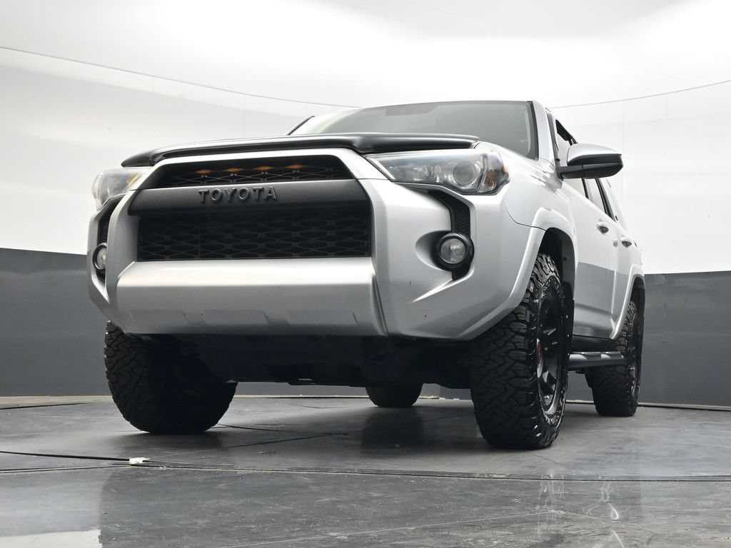Used 2017 Toyota 4Runner SR5 AWD/4WD image 28
