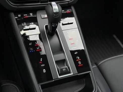 New 2025 Porsche Macan S image 22