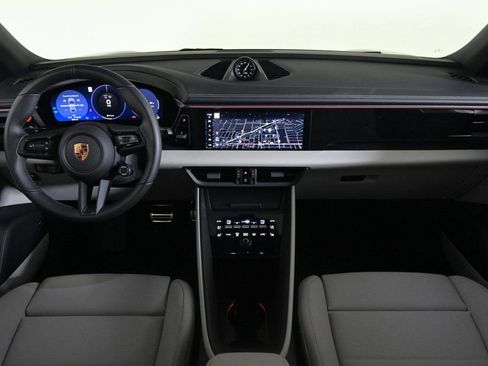 Certified 2025 Porsche Macan Electric image 11