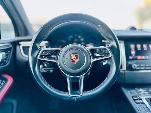 Used 2018 Porsche Macan Sport Edition AWD/4WD image 19