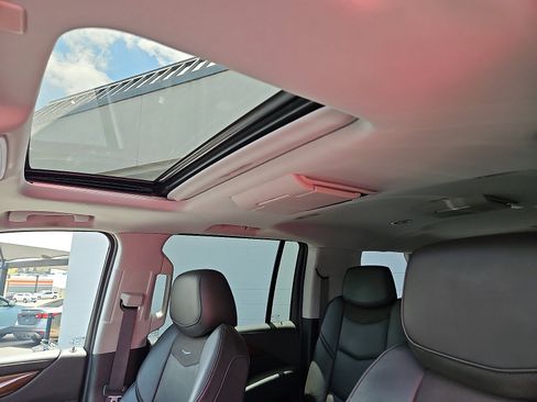Used 2020 Cadillac Escalade ESV Luxury AWD/4WD image 10