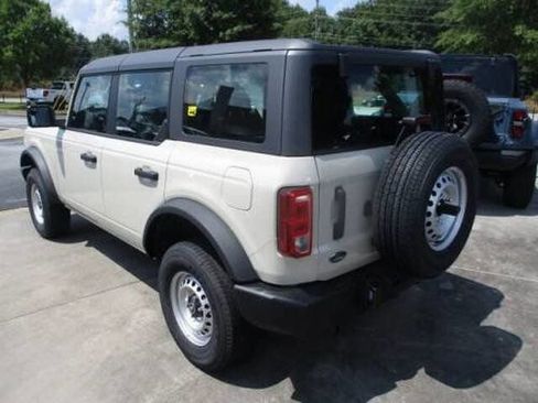 New 2025 Ford Bronco 4-Door image 2