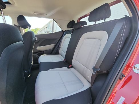 Used 2025 Hyundai Venue SEL FWD image 23