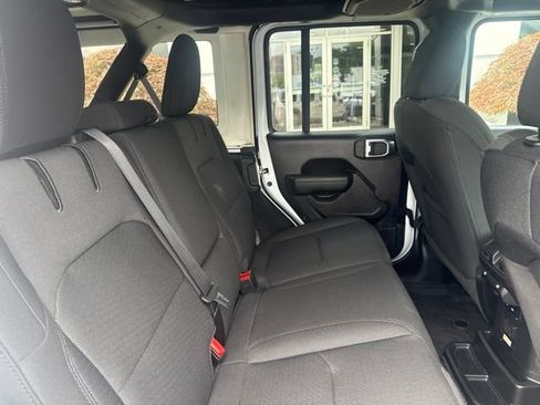 Used 2023 Jeep Wrangler Unlimited w/ Sun & Screen Package AWD/4WD image 33