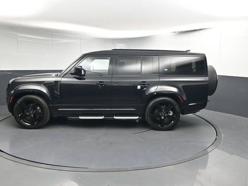 Used 2023 Land Rover Defender 130 X-Dynamic SE image 2