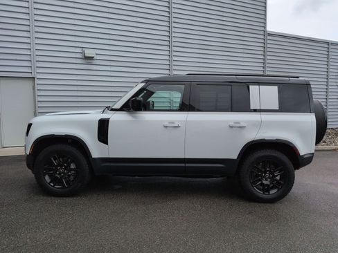 Used 2025 Land Rover Defender 110 S image 11