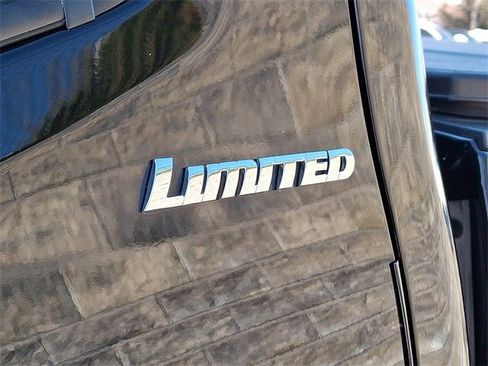 Used 2021 Toyota Tacoma Limited image 30