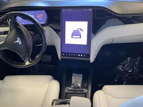 Used 2019 Tesla Model X image 5