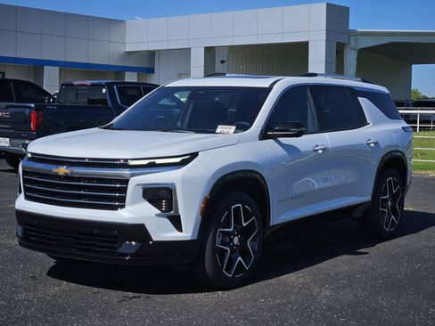 New 2026 Chevrolet Traverse High Country FWD image 1