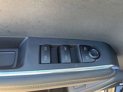 Used 2025 GMC Acadia Elevation image 14