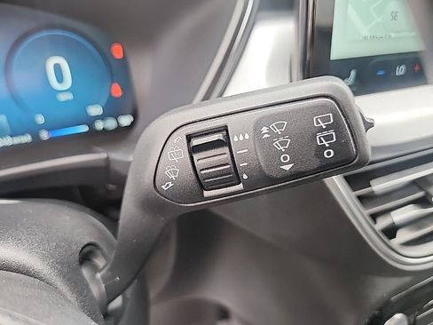 Used 2025 Ford Escape Platinum AWD/4WD image 16