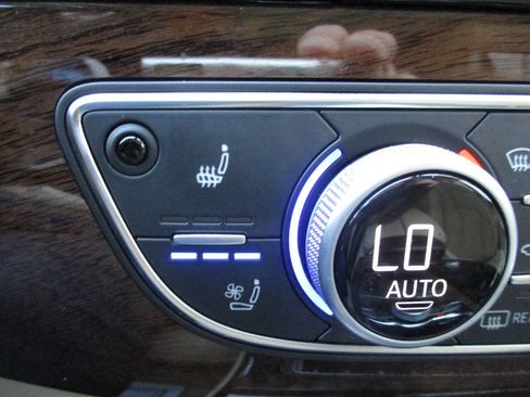 Used 2018 Audi Q7 3.0T Prestige w/ Prestige Package image 18