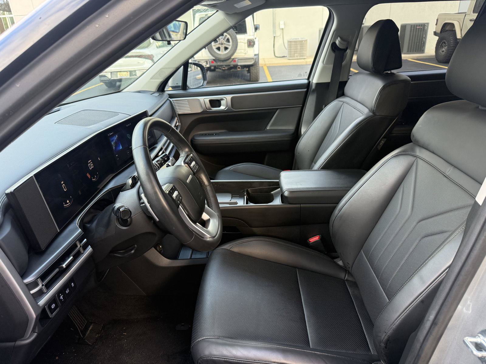 Used 2026 Hyundai Santa Fe SEL FWD image 2