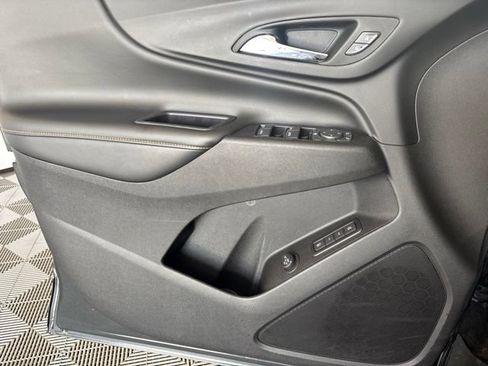 Used 2019 Chevrolet Equinox Premier AWD/4WD image 16