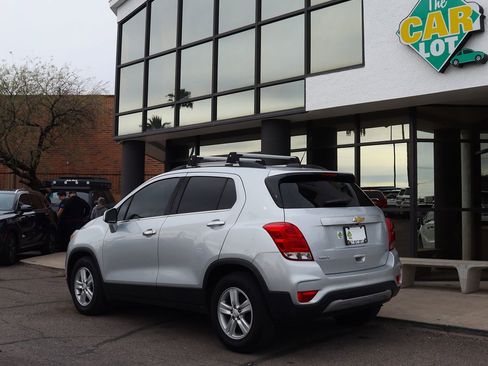 Used 2020 Chevrolet Trax LT w/ LT Convenience Package image 9