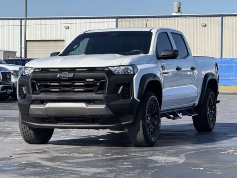 Used 2024 Chevrolet Colorado Trail Boss image 5