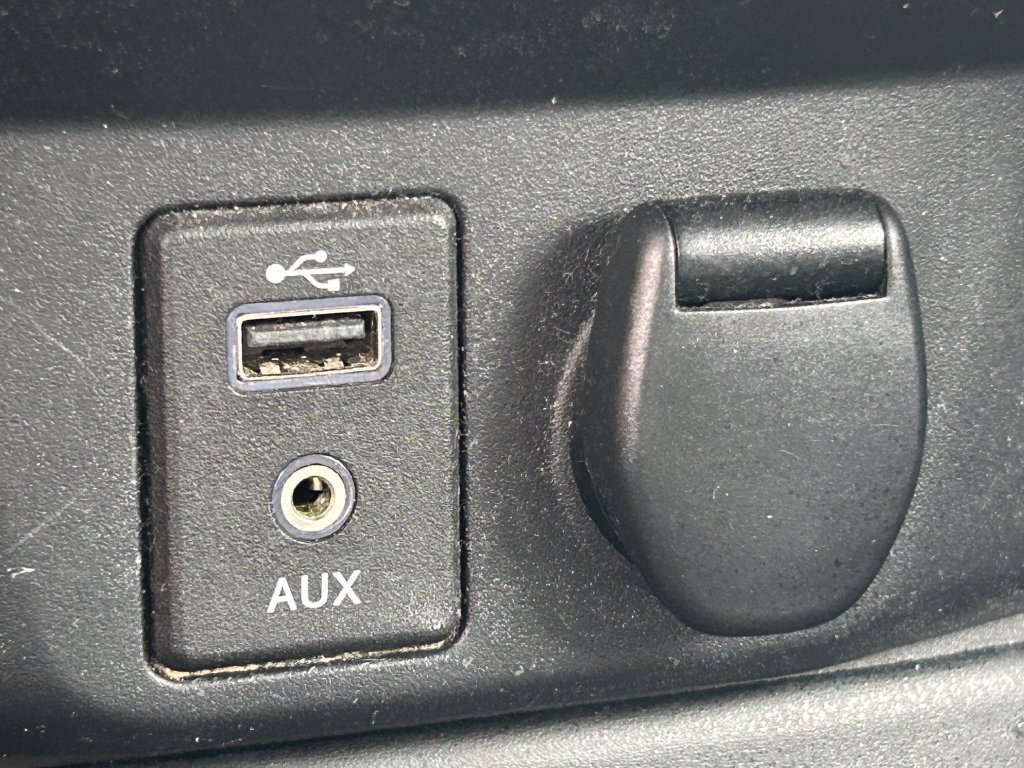 Used 2017 Nissan Rogue SV FWD image 16