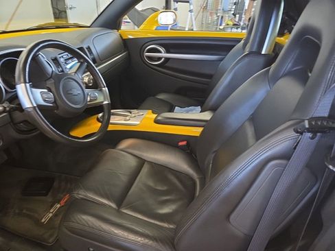 Used 2004 Chevrolet SSR w/ Preferred Equipment Group image 12