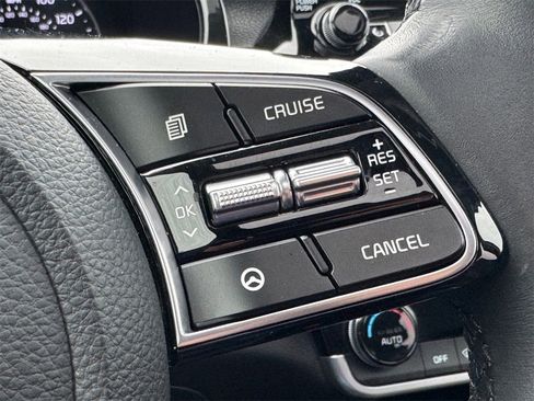 Certified 2023 Kia Seltos EX image 17