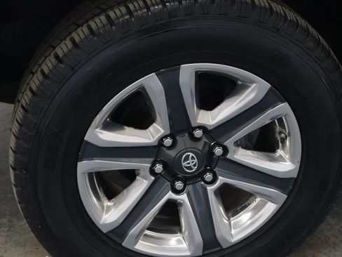 Used 2016 Toyota Tacoma Limited w/ Towing Package image 29