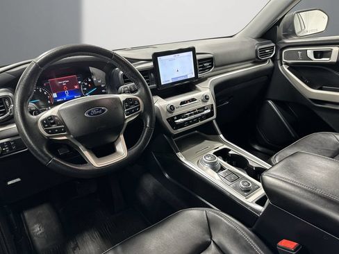 Used 2021 Ford Explorer XLT w/ Equipment Group 202A AWD/4WD image 13