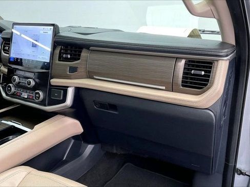 Used 2022 Ford Expedition Max Limited image 15