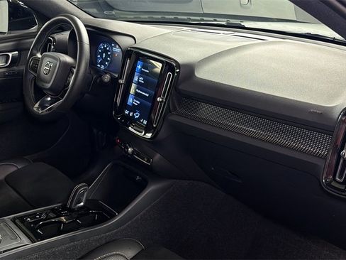 Used 2021 Volvo XC40 T5 R-Design w/ Advanced Package image 9