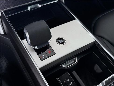 New 2026 Land Rover Range Rover Long Wheelbase SE AWD/4WD image 19