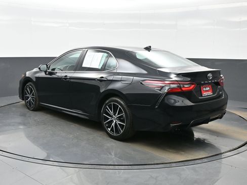 Used 2024 Toyota Camry SE image 4