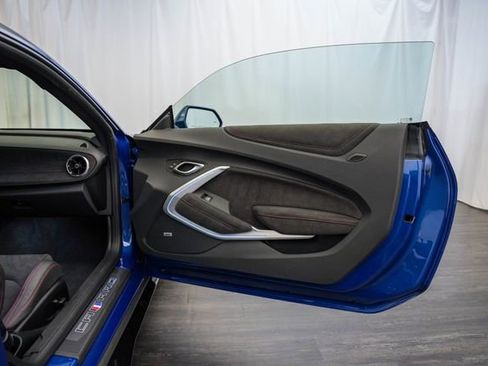 Used 2022 Chevrolet Camaro ZL1 RWD image 17