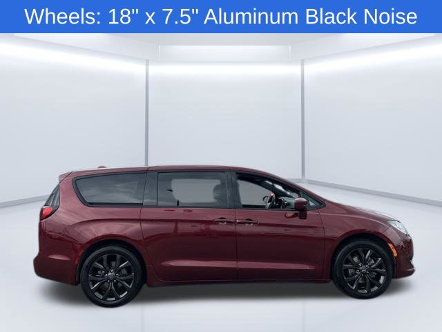 Used 2020 Chrysler Pacifica Touring w/ S Appearance Package FWD image 17