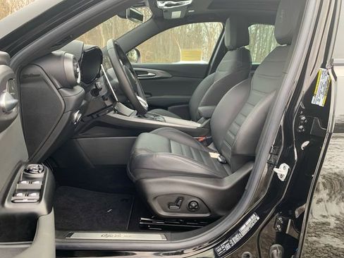 Used 2024 Alfa Romeo Tonale Veloce w/ Premium Interior Package image 34