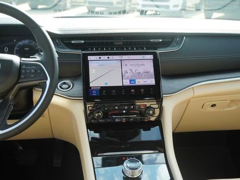New 2025 Jeep Grand Cherokee L Limited w/ Luxury Tech Group II RWD image 15