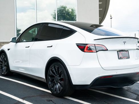 Used 2022 Tesla Model Y Performance AWD/4WD image 16