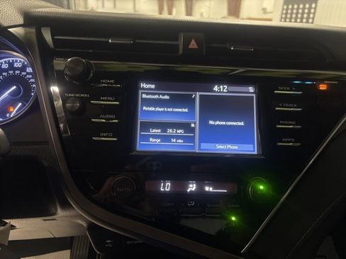 Used 2018 Toyota Camry L image 19