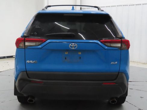 Used 2019 Toyota RAV4 XLE w/ Convenience Package FWD image 4