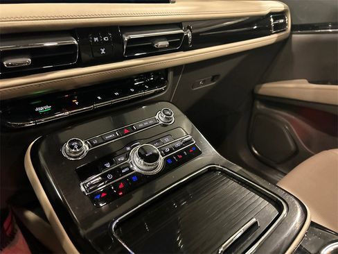 Used 2022 Lincoln Nautilus Reserve image 18