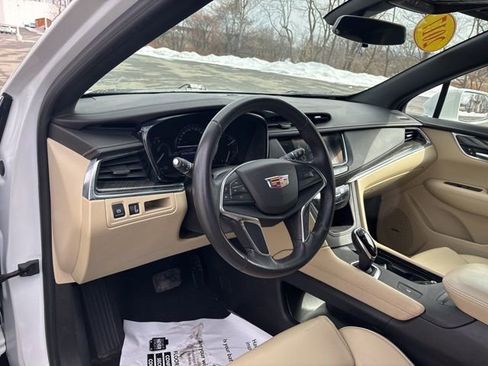 Used 2017 Cadillac XT5 FWD image 44