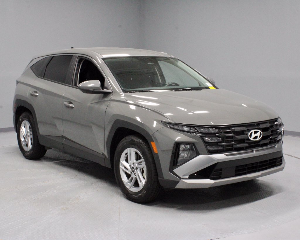 Used 2025 Hyundai Tucson SE FWD image 1