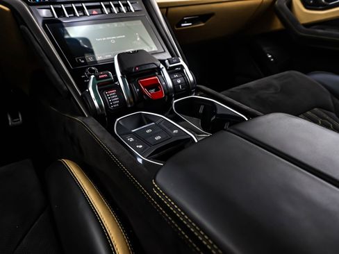 Used 2023 Lamborghini Urus S image 5