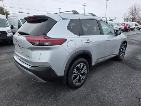 Used 2023 Nissan Rogue SV w/ SV Premium B Package image 5
