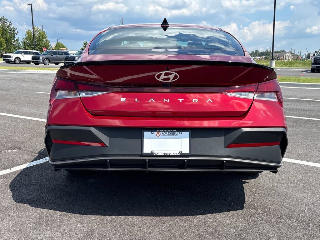 Used 2025 Hyundai Elantra Sport FWD image 21
