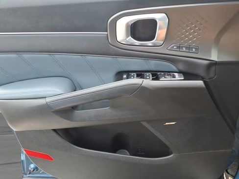 Used 2025 Kia Sorento SX Prestige image 16