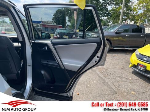 Used 2015 Toyota RAV4 Limited AWD/4WD image 35