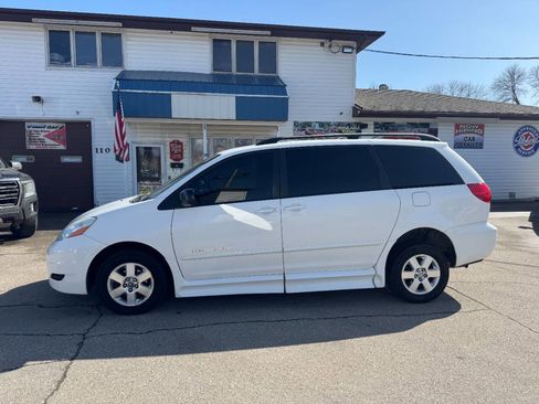 Used 2008 Toyota Sienna LE image 1