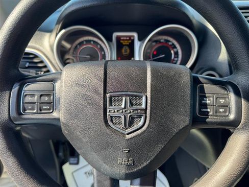 Used 2019 Dodge Journey SE image 32