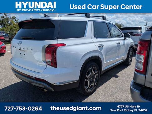Used 2023 Hyundai Palisade Limited FWD image 2